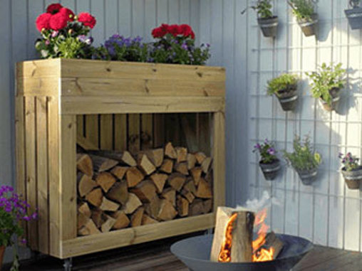 Bygg vedoppbevaring med plantekasse