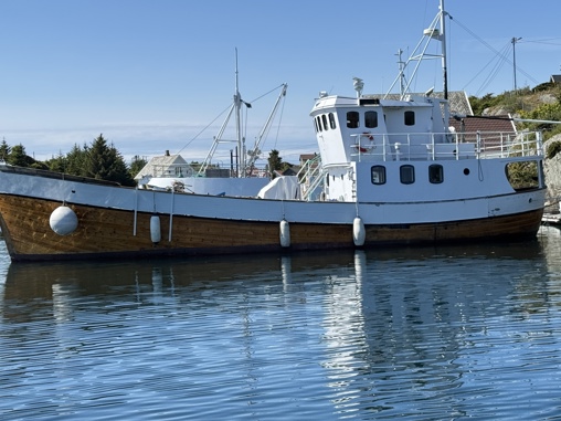 Innredning med lugarer og oppholdsrom.